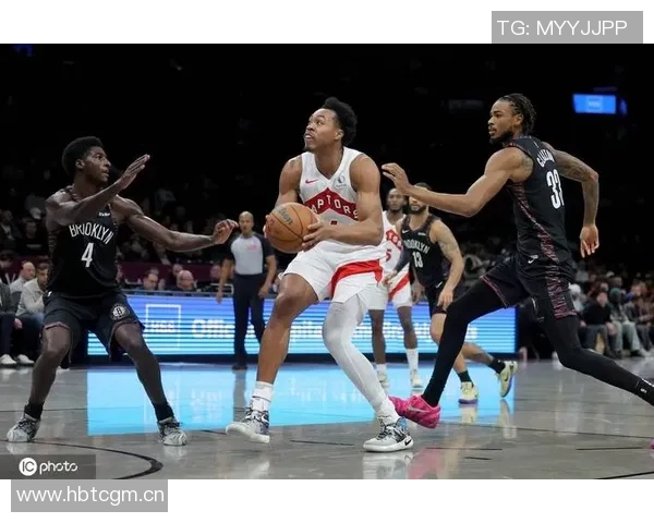 克拉克斯顿今日表现出色11投8中贡献19分7篮板5助攻3盖帽助球队获胜